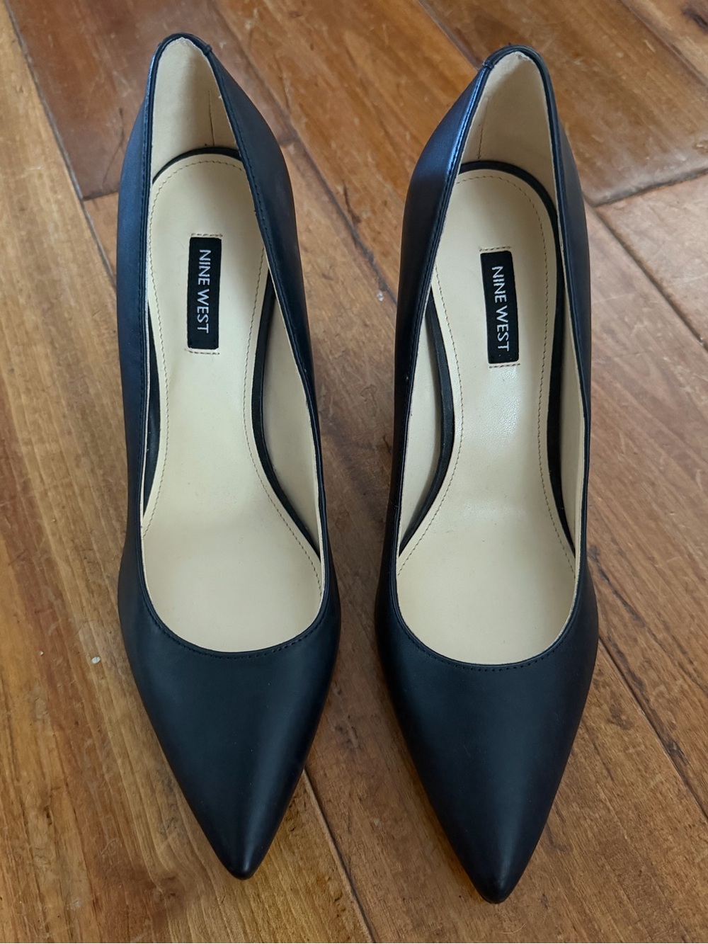 Nine West Black Pointed-Toe Classic Pumps